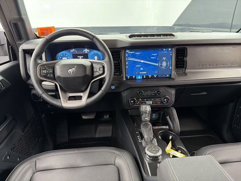 Used 2025 Ford Bronco Badlands image 7