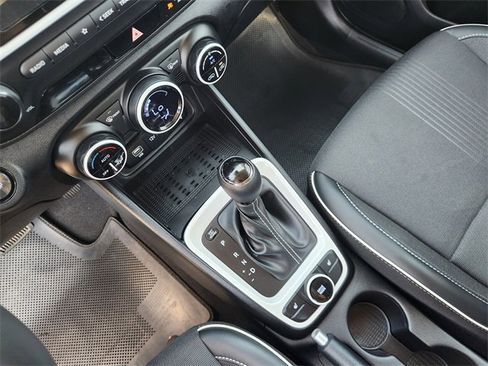 Used 2025 Hyundai Venue Limited image 19