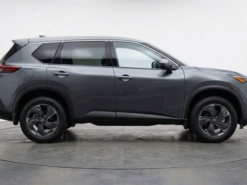 Used 2025 Nissan Rogue SV AWD/4WD image 11