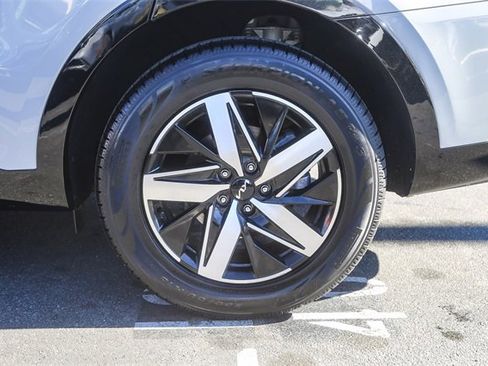 Certified 2022 Kia Sorento EX image 12