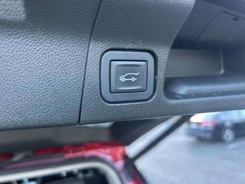 Used 2019 GMC Acadia SLE image 18