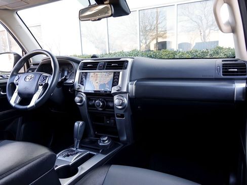 Used 2022 Toyota 4Runner SR5 Premium image 7