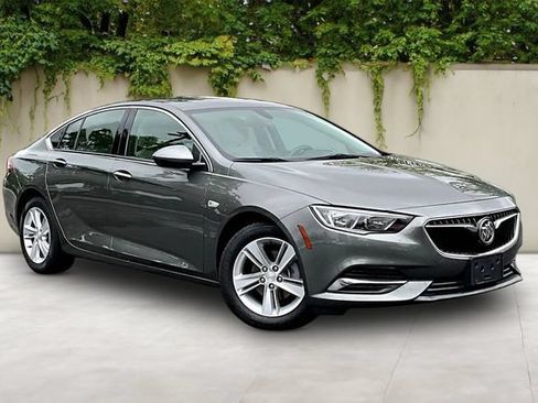 Used 2018 Buick Regal Preferred FWD image 3