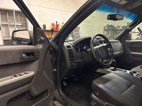 Used 2011 Ford Escape XLT image 11
