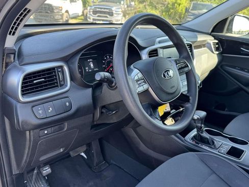 Used 2019 Kia Sorento AWD image 3