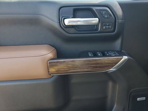 Used 2020 Chevrolet Silverado 1500 High Country w/ Technology Package image 24