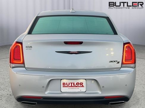Used 2023 Chrysler 300 S RWD image 5
