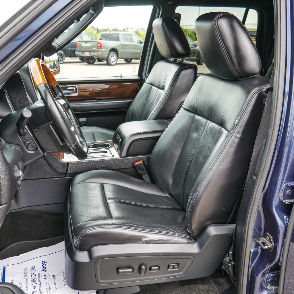 Used 2016 Lincoln Navigator Select AWD/4WD image 28