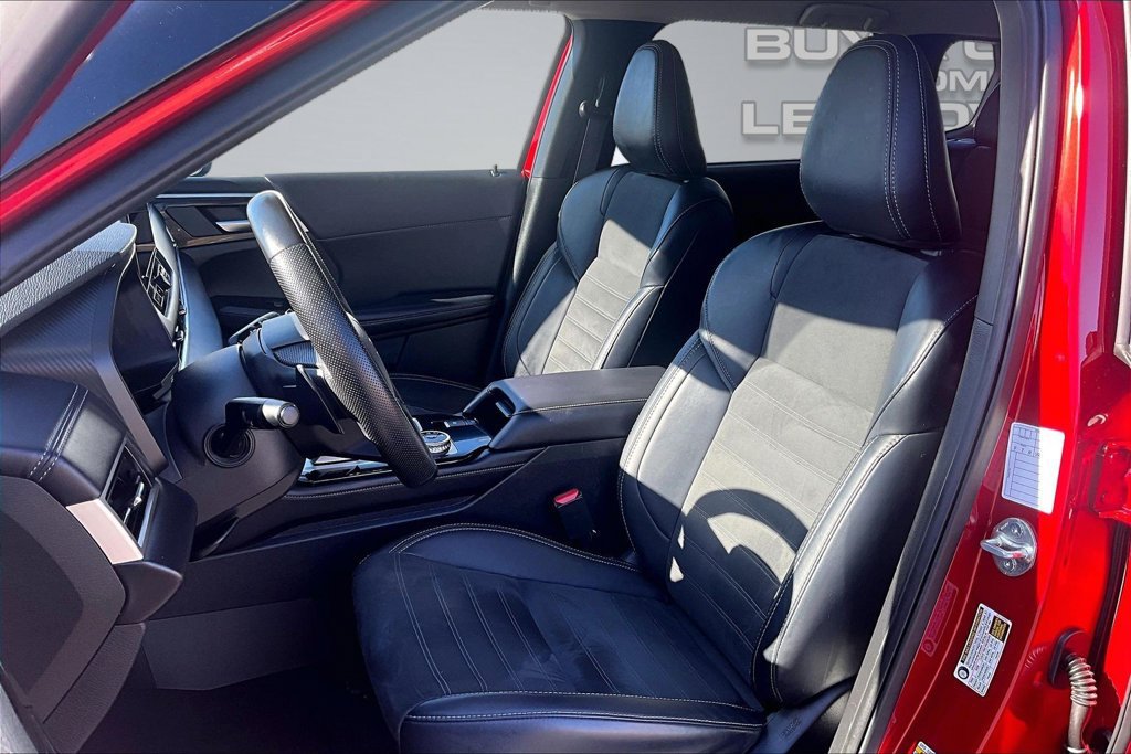 Used 2025 Mitsubishi Outlander AWD image 24
