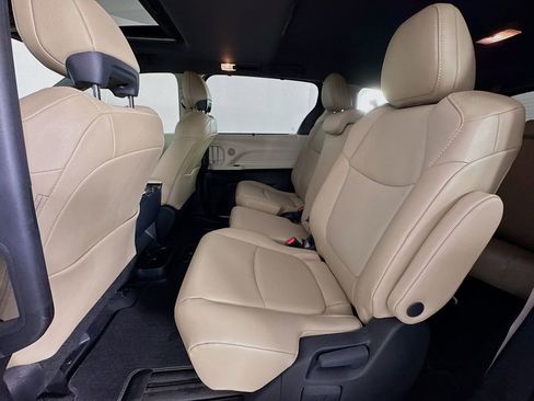 Used 2022 Toyota Sienna XLE image 23