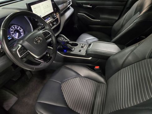 Used 2023 Toyota Highlander XSE image 22