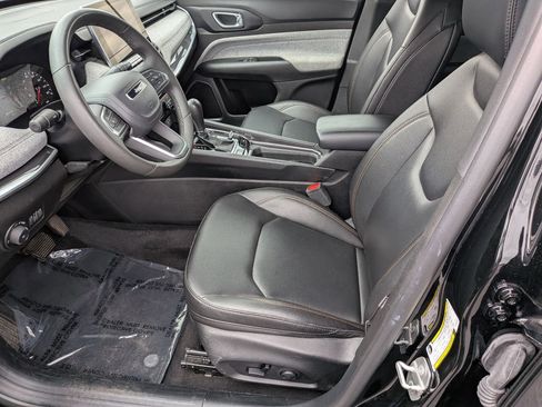 Certified 2024 Jeep Compass Latitude AWD/4WD image 12