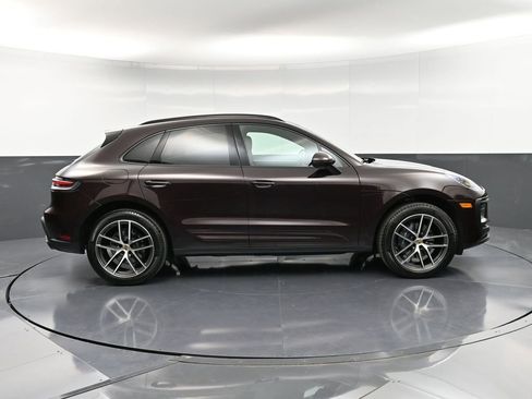 Certified 2025 Porsche Macan AWD/4WD image 9