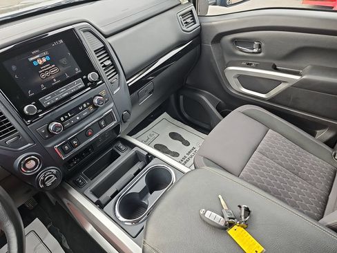 Used 2024 Nissan Titan SV w/ SV Convenience Package image 28