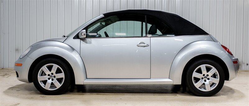 Used 2007 Volkswagen Beetle Convertible FWD image 2