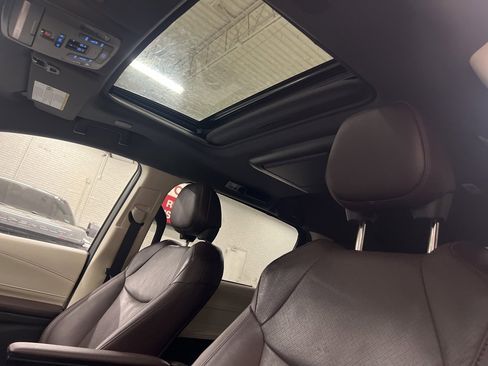 Used 2022 Toyota Sienna Platinum image 11