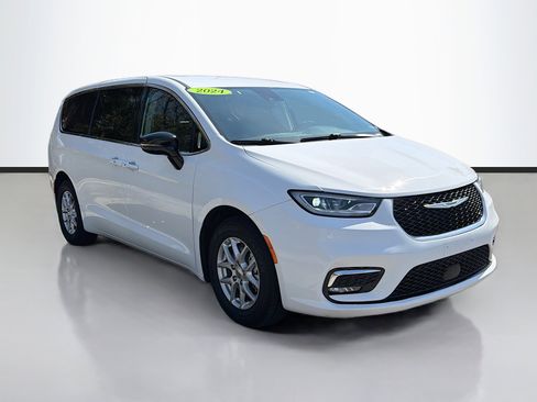 Used 2024 Chrysler Pacifica Touring-L image 1