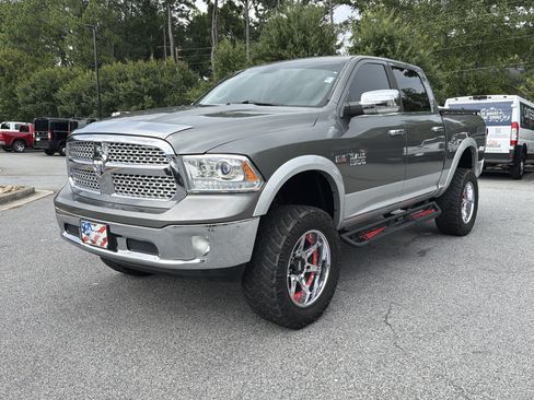 Used 2013 RAM 1500 Laramie w/ Convenience Group AWD/4WD image 3