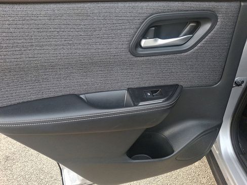 Used 2023 Nissan Rogue SV image 19