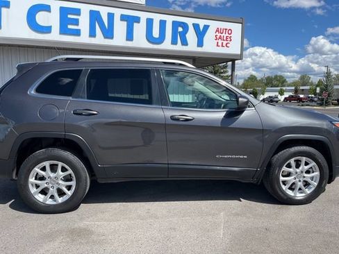 Used 2015 Jeep Cherokee Latitude w/ Comfort/Convenience Group AWD/4WD image 18