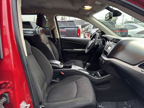 Used 2020 Dodge Journey SE w/ Blacktop Package FWD image 40