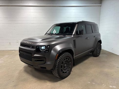 Used 2025 Land Rover Defender 110 image 1