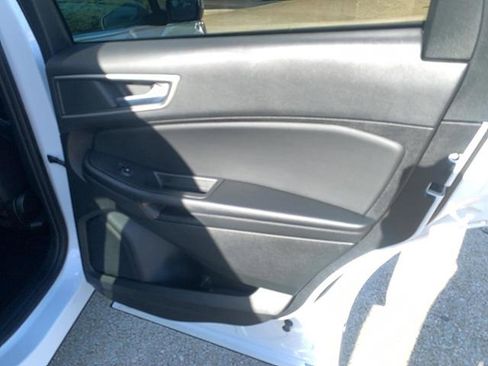 Used 2024 Ford Edge SEL image 12