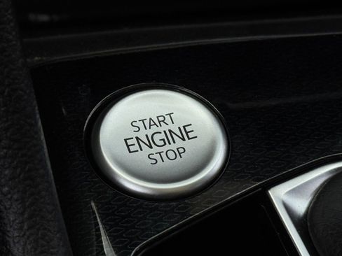 New 2025 Volkswagen Taos SE FWD image 21