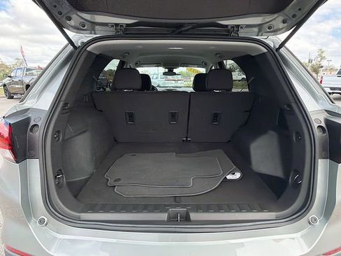 Used 2023 Chevrolet Equinox LT image 12