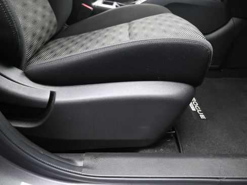 Used 2020 Nissan Rogue Sport SV FWD image 15