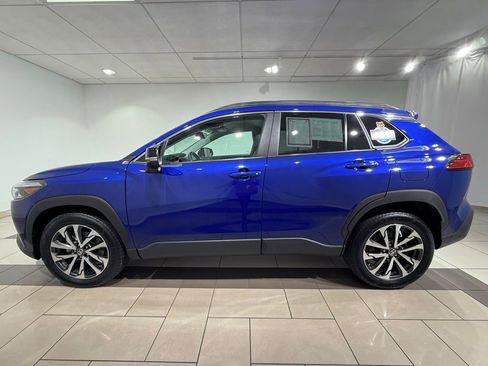 Certified 2025 Toyota Corolla Cross XLE image 2