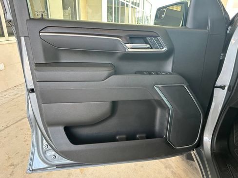 Used 2025 GMC Sierra 1500 SLT RWD image 10