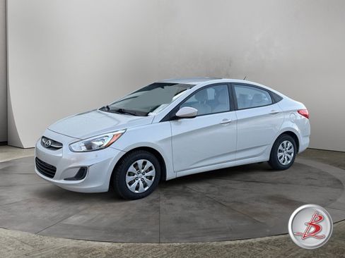 Used 2016 Hyundai Accent SE image 2