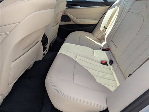 Used 2022 BMW 530e xDrive w/ Premium Package AWD/4WD image 19