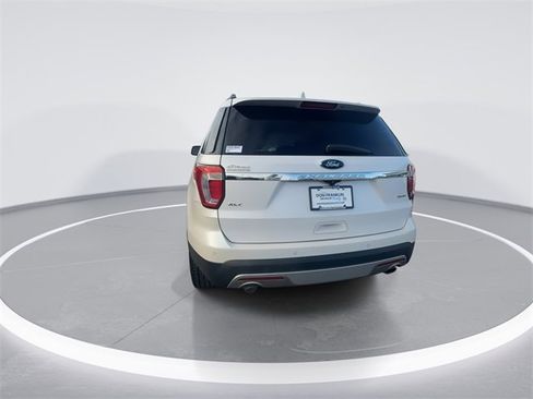 Used 2017 Ford Explorer XLT w/ Equipment Group 202A image 7