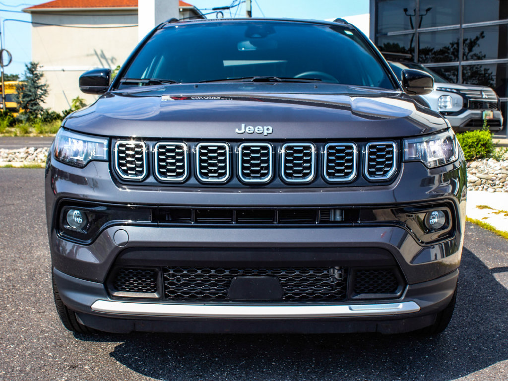 Used 2024 Jeep Compass Limited AWD/4WD image 2