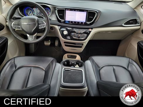 Used 2023 Chrysler Pacifica Touring-L FWD image 19