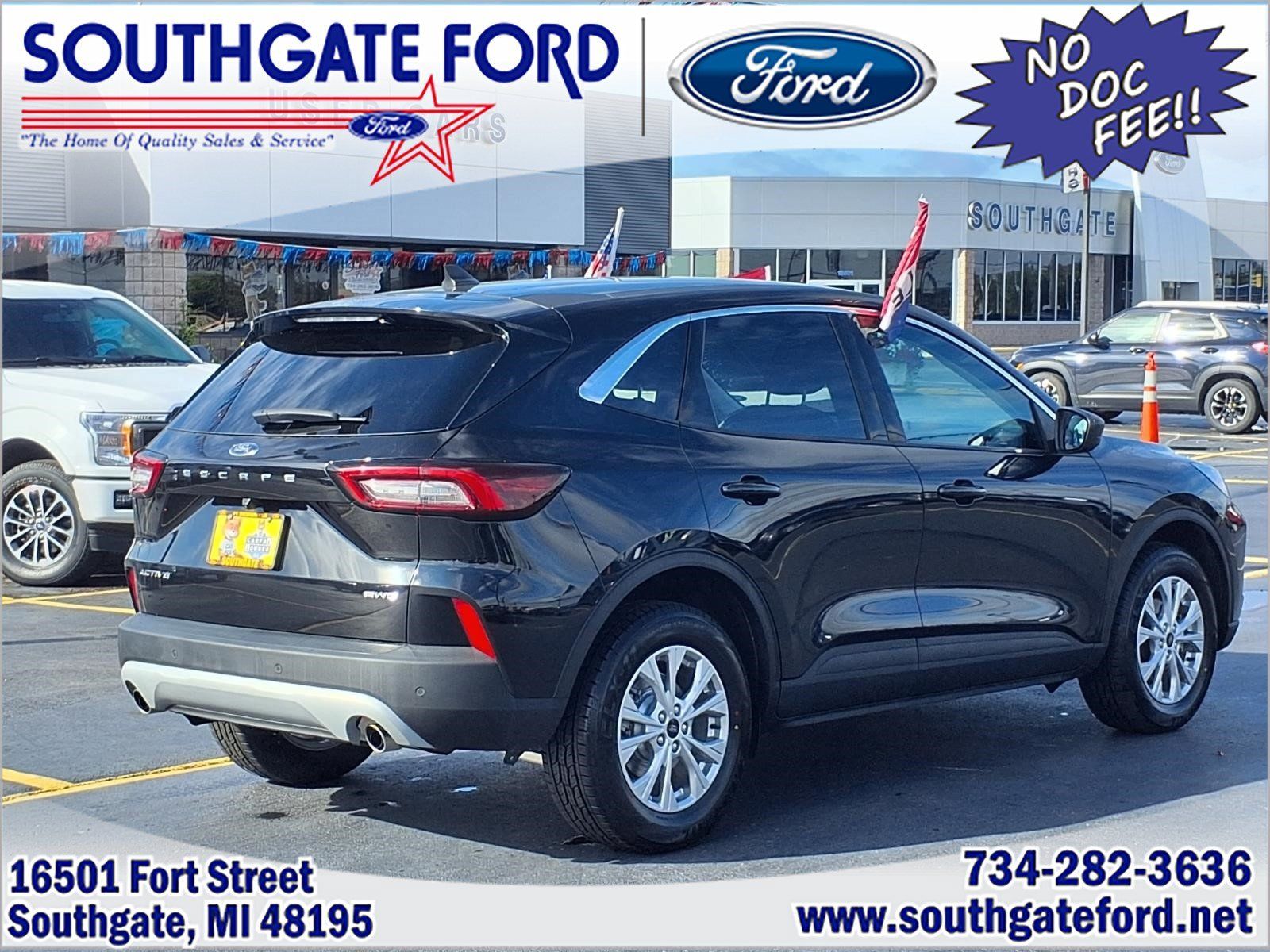 Used 2023 Ford Escape Active w/ Tech Pack #1 AWD/4WD image 2