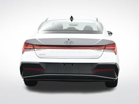 Used 2025 Hyundai Elantra Limited FWD image 6