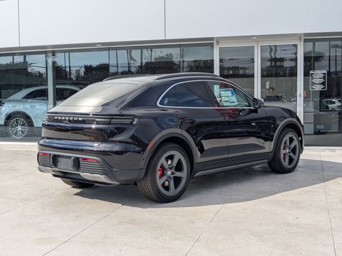New 2025 Porsche Macan 4S Electric image 8