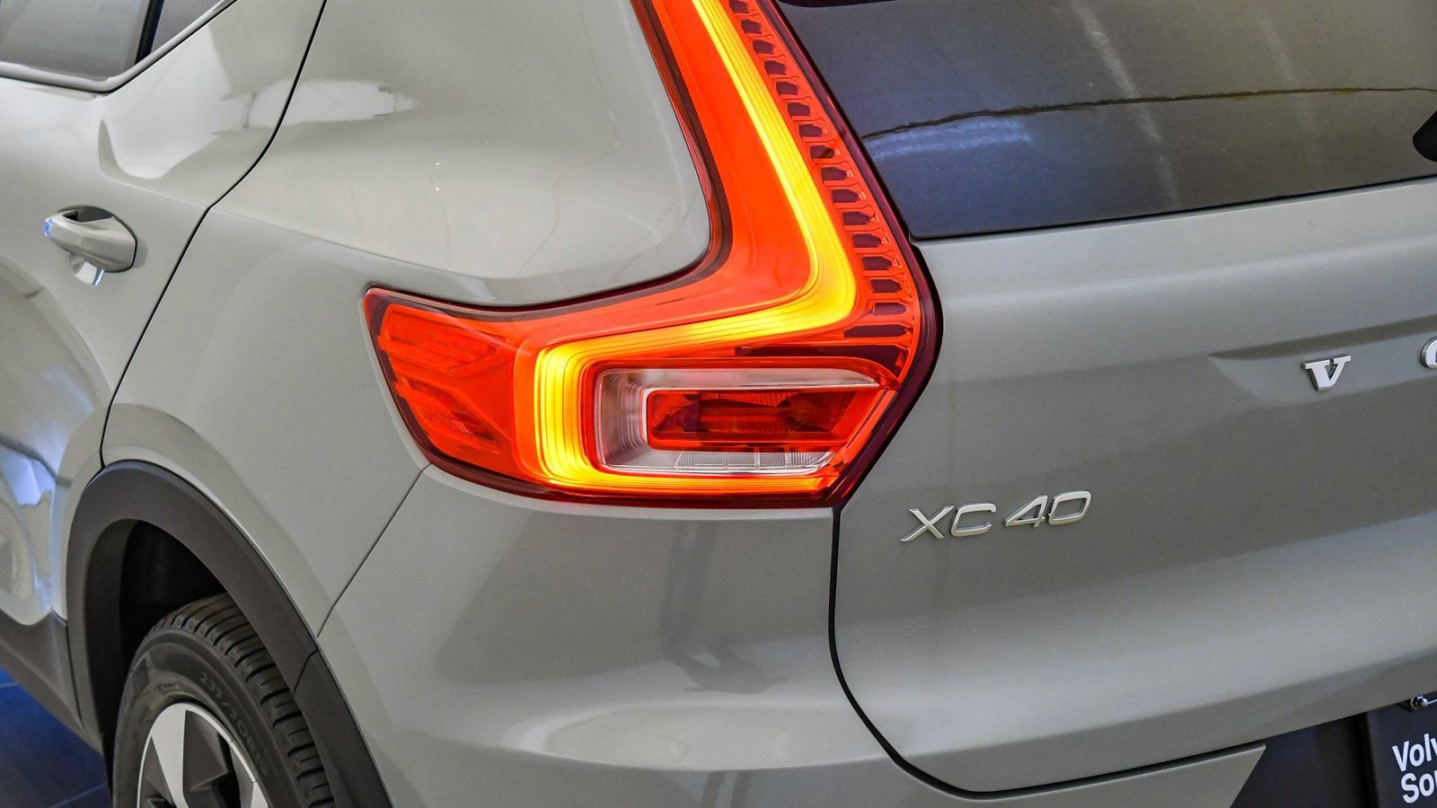 Certified 2026 Volvo XC40 B4 Plus w/ Climate Package FWD image 12