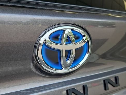 Used 2024 Toyota Sienna LE FWD image 25