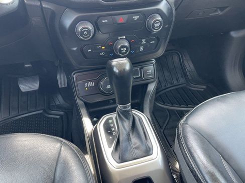 Used 2018 Jeep Renegade Limited w/ UConnect 8.4 Nav Group AWD/4WD image 19