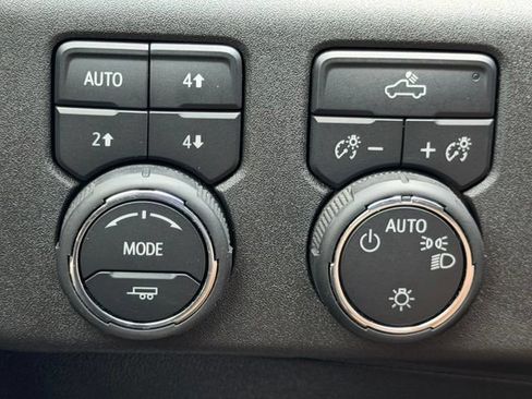 Used 2026 Chevrolet Silverado 1500 LT w/ Texas Edition Plus AWD/4WD image 17