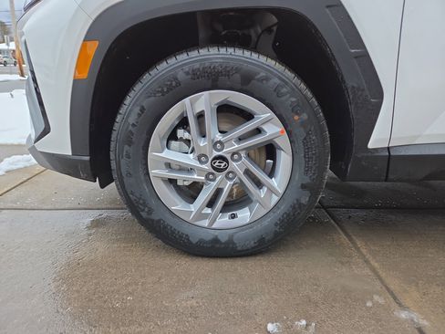 New 2026 Hyundai Tucson SE image 11