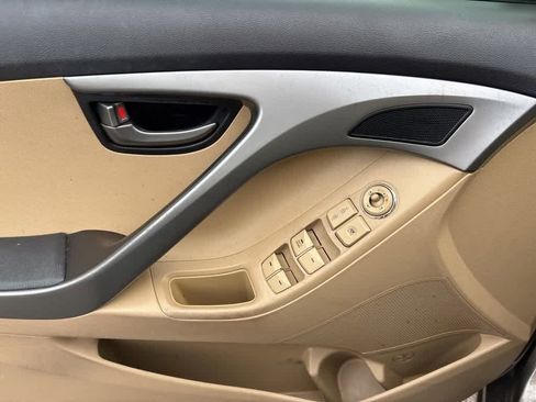 Used 2013 Hyundai Elantra GLS image 9