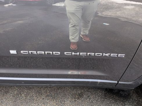 Used 2024 Jeep Grand Cherokee Laredo X w/ Trailer Tow Package image 15