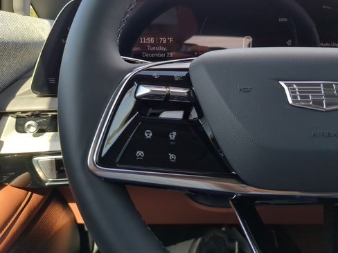 New 2026 Cadillac Optiq Luxury 2 image 30