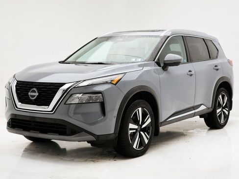 Used 2023 Nissan Rogue SL w/ SL Premium Package image 2