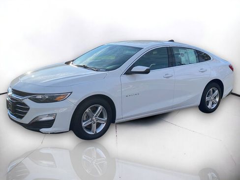 Used 2023 Chevrolet Malibu LS w/ Driver Confidence Package image 2